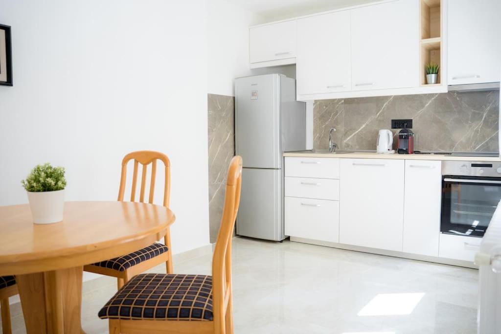 Downtown, Spacious, 2 Bedroom Apartment Belgrad Exterior foto